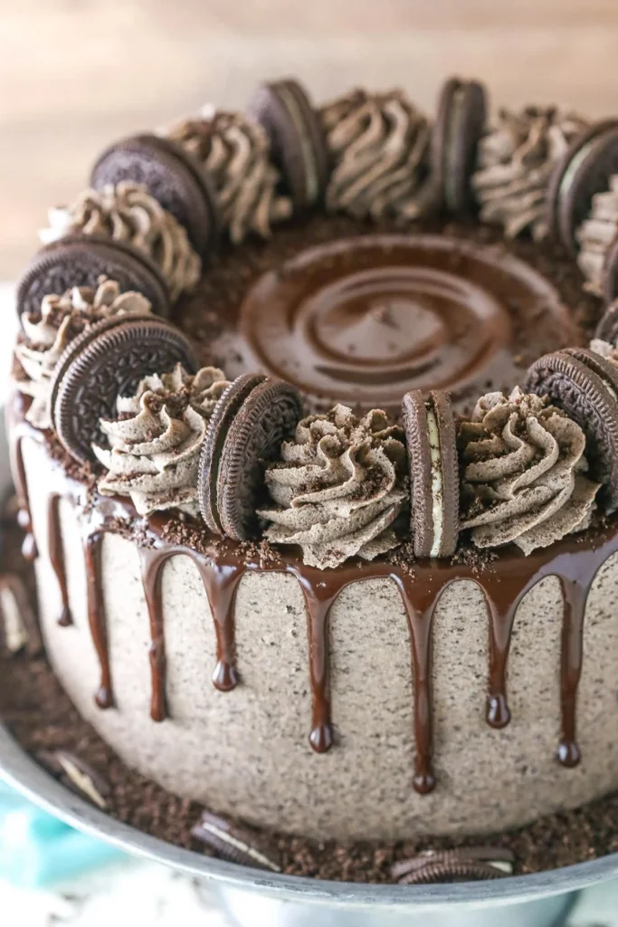 Delicious Chocolate Oreo Cake with a rich chocolate frosting and Oreo cookie toppings