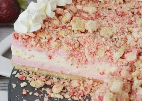 Delicious strawberry shortcake cheesecake topped with fresh strawberries