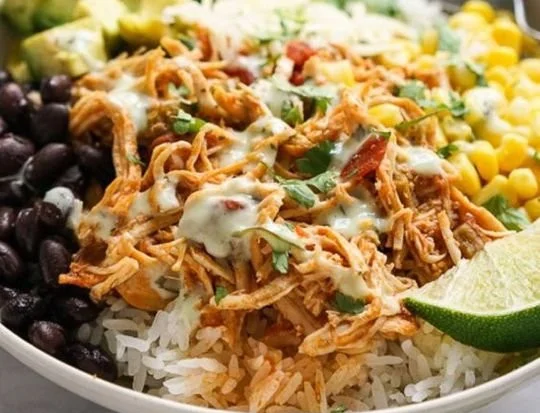 Plated healthy dinners for fast weight loss with colorful vegetables and lean protein