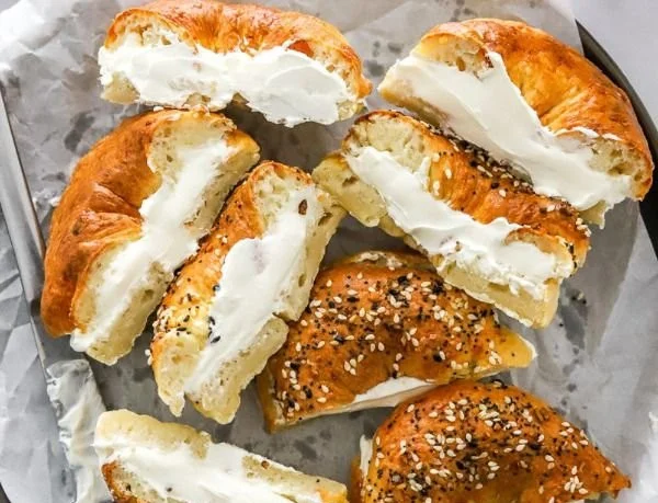 High-protein bagels cooked in an air fryer for a healthy snack.