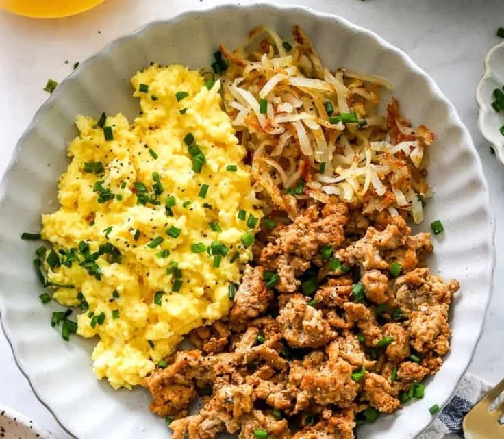 High-protein breakfast bowl recipe with fresh ingredients and vibrant colors