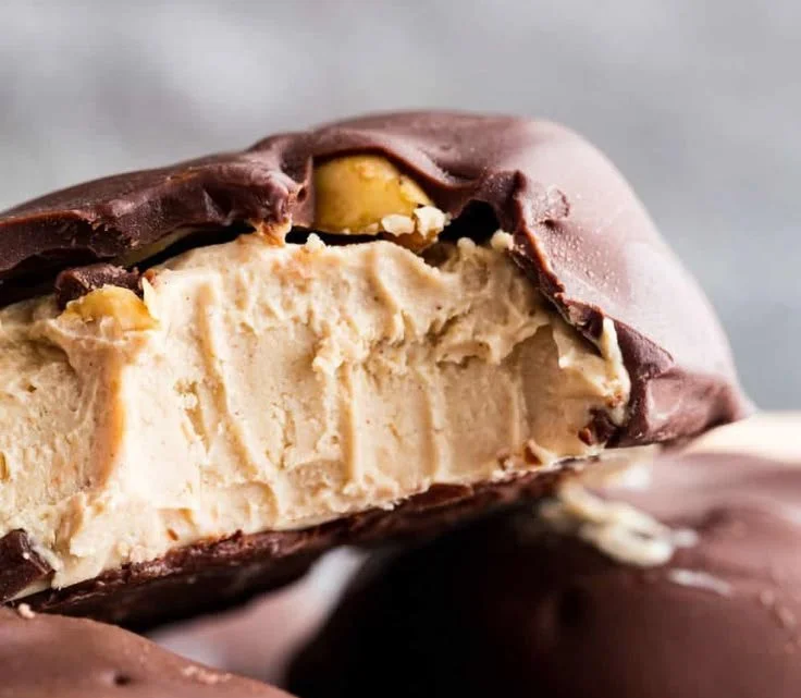 Delicious peanut butter frozen yogurt bars in a dish